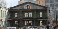 Демонтаж аварийных конструкций здания «Винного городка» в Василеостровском районе завершен Демонтаж аварийных конструкций здания «Винного городка» в Василеостровском районе завершен
